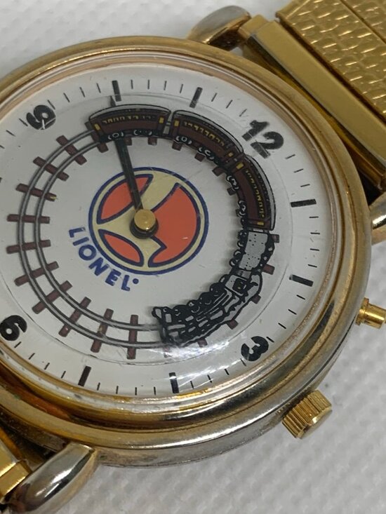 Vtg Collectible Moving Lionel train with sound Quartz Watch gold tone running